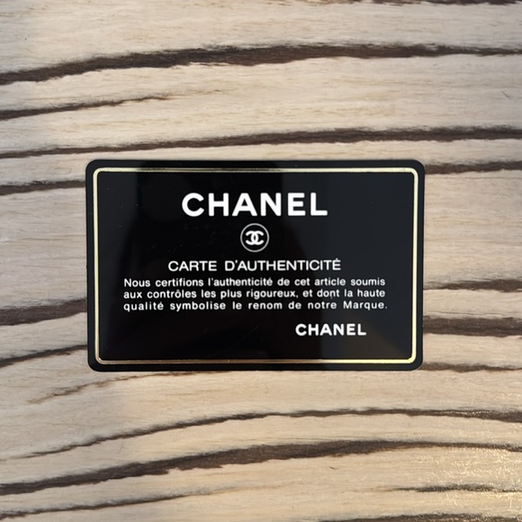 CHANEL tote - Picture 8 of 17